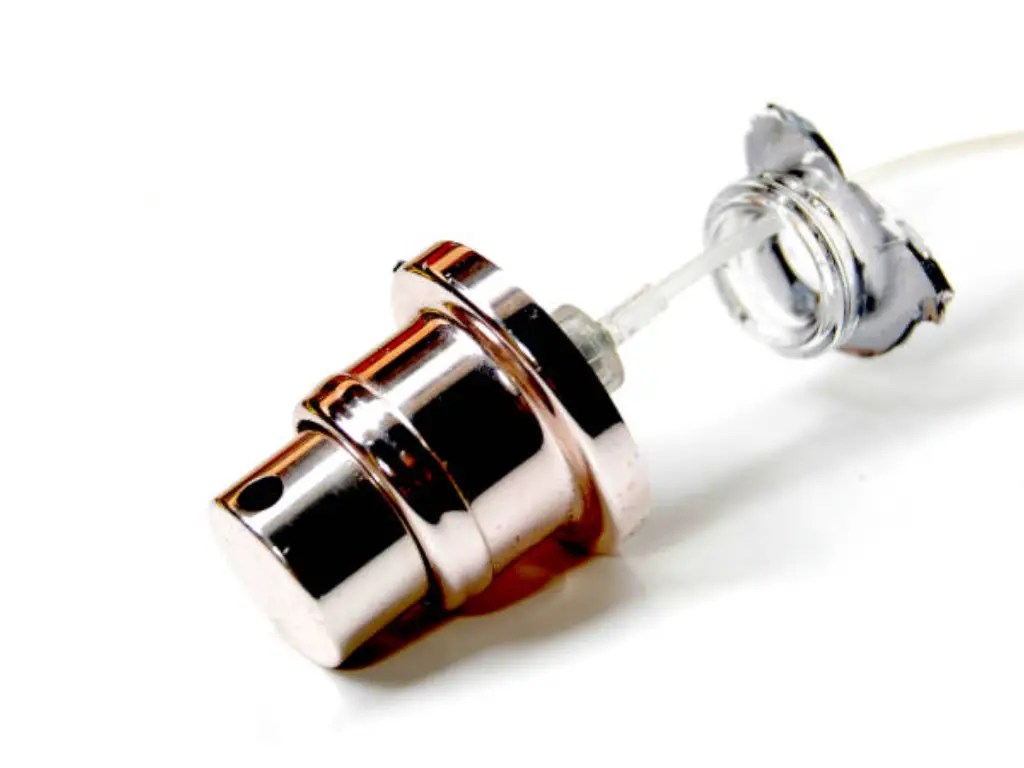 How to Fix a Perfume Bottle That Won't Spray?