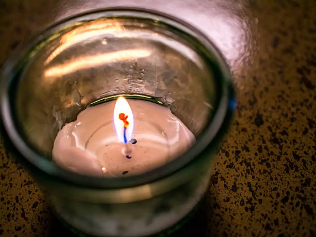 How to Get Wax Out of Candle Jar to Reuse