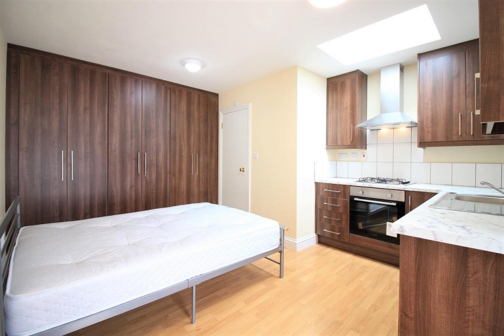 Heston Road, Heston, TW5, Apartment