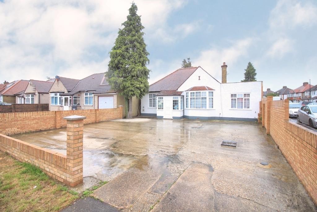 Upper Sutton Lane, Heston, TW5, 5 bedroom, Bungalow Detached