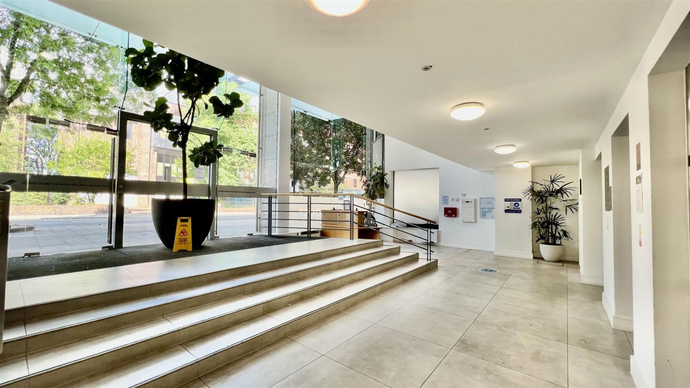 Central House, Lampton Road, Hounslow, TW3, Apartment