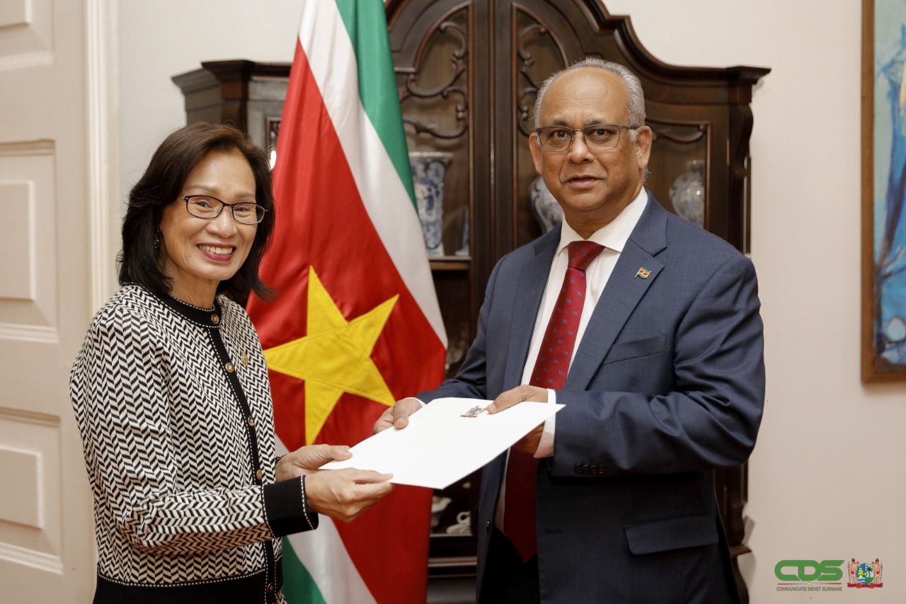 Pick Fung Chong nieuwe ambassadeur in China Dagblad Suriname