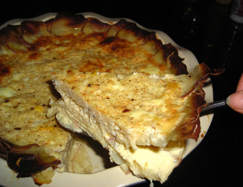 » Caramelized Onion Quiche with Potato Crust