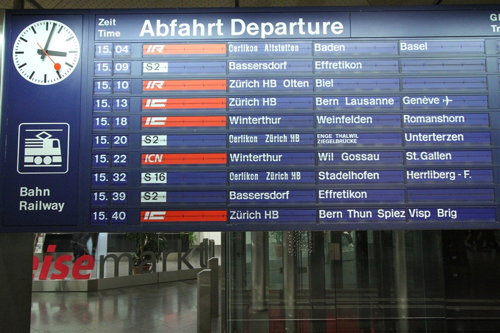 Arrivals and departures at Zurich trainstation....oh what lovely