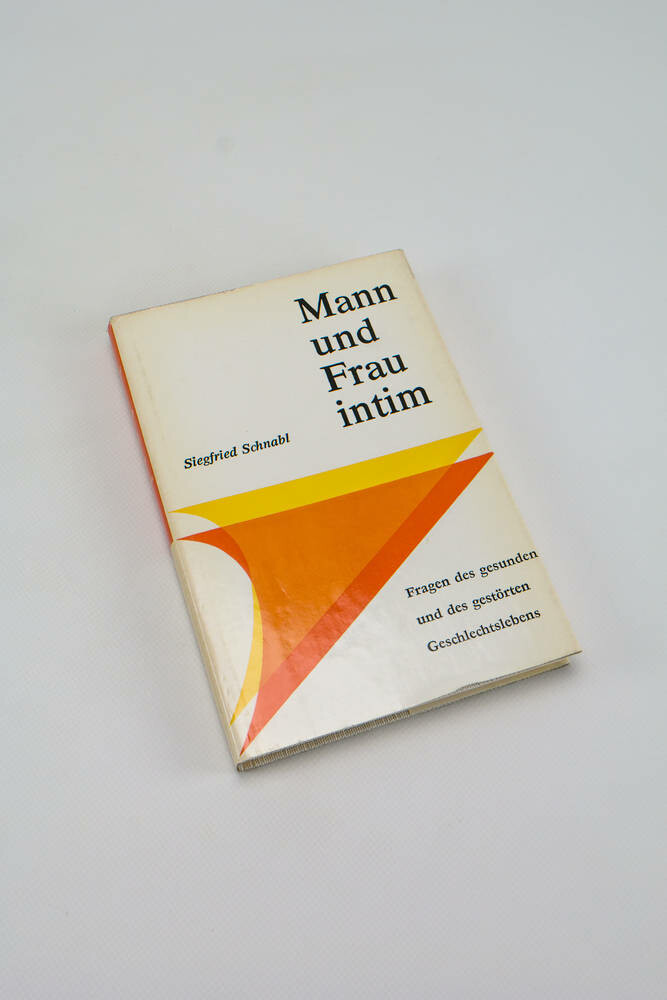 Buch ,,Mann und Frau intim'' DDR Museum Berlin