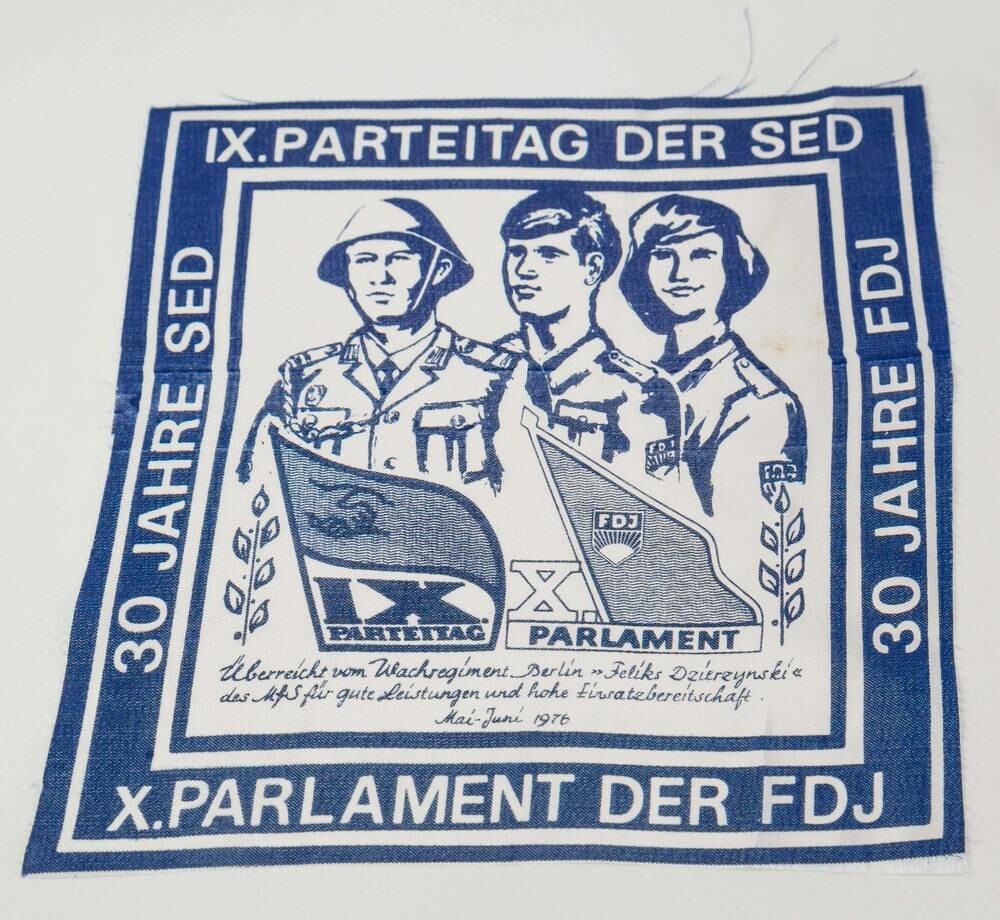 Bügelbild "IX. Parteitag der SED/X. Parlament der FDJ" DDR Museum Berlin