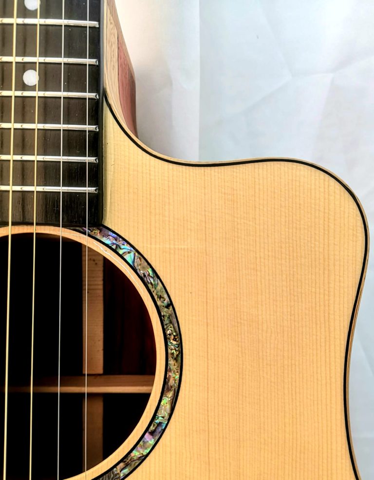 ROSSLYN Spruce/Padouk DCE DEA Guitars