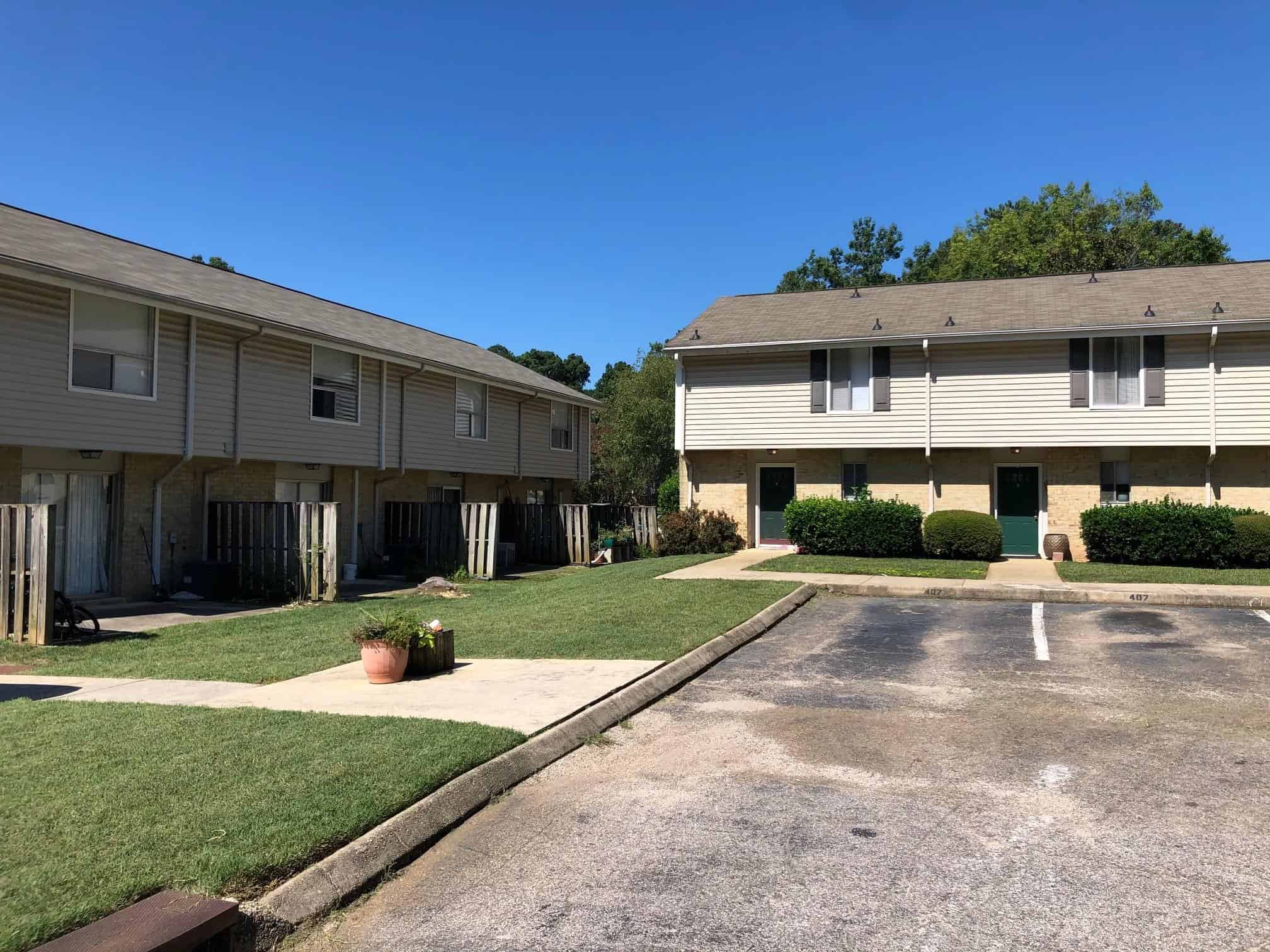 EASTBROOKE APARTMENTS 233 UNITS IN BURLINGTON, NC Deaton Investment