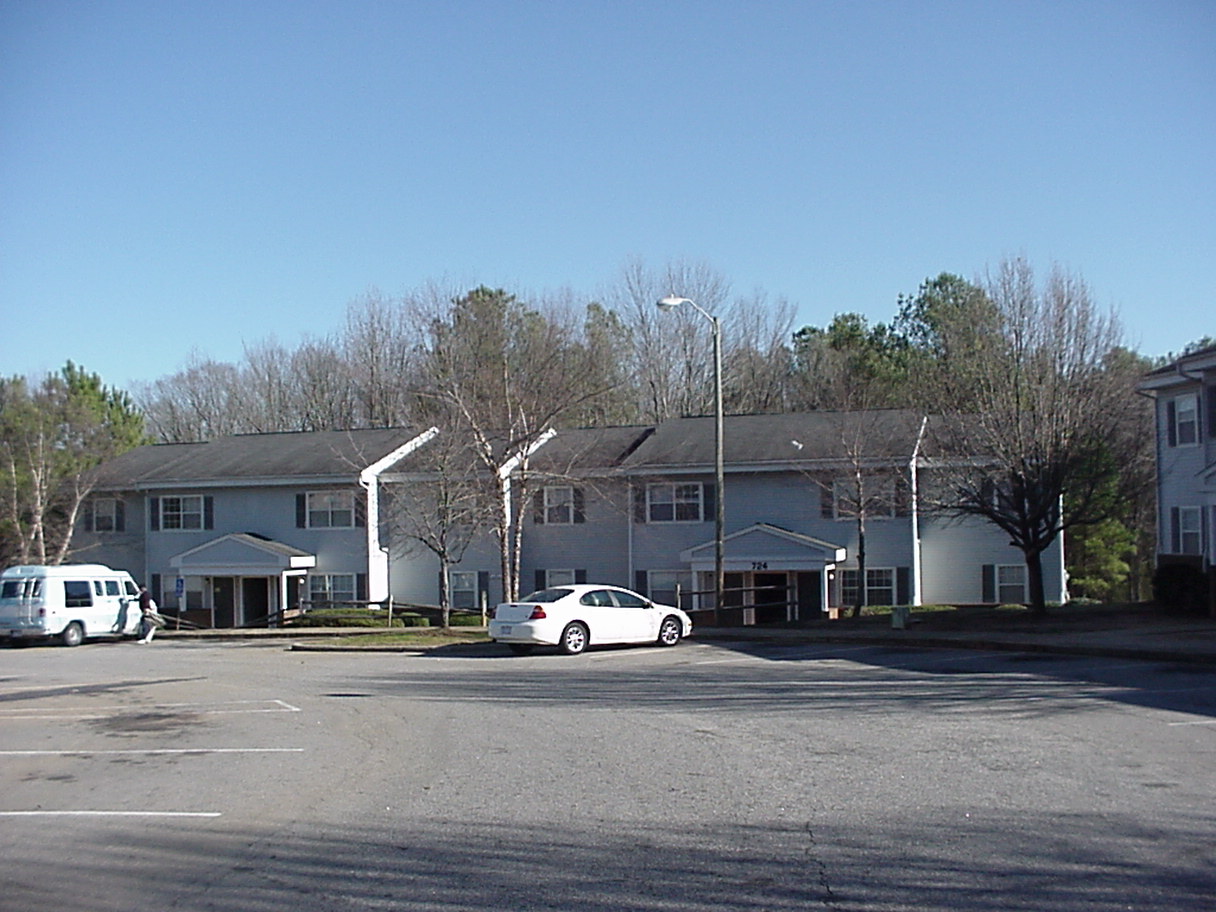 48 UNITS PETERSON PARK APARTMENTS Deaton Investment Real Estate