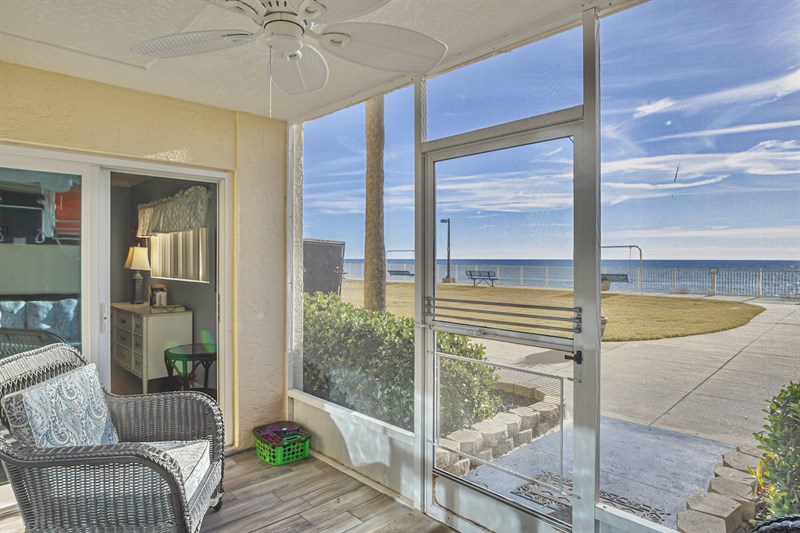 RT119 AMAZING 2 BR Ground Floor steps to sand! PCB Deb's Beach