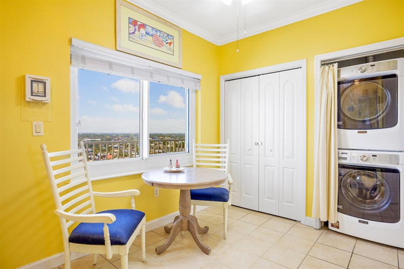 Coral Reef 1305, Relaxing 2BR AMAZING Gulf Views in PCB Deb's Beach