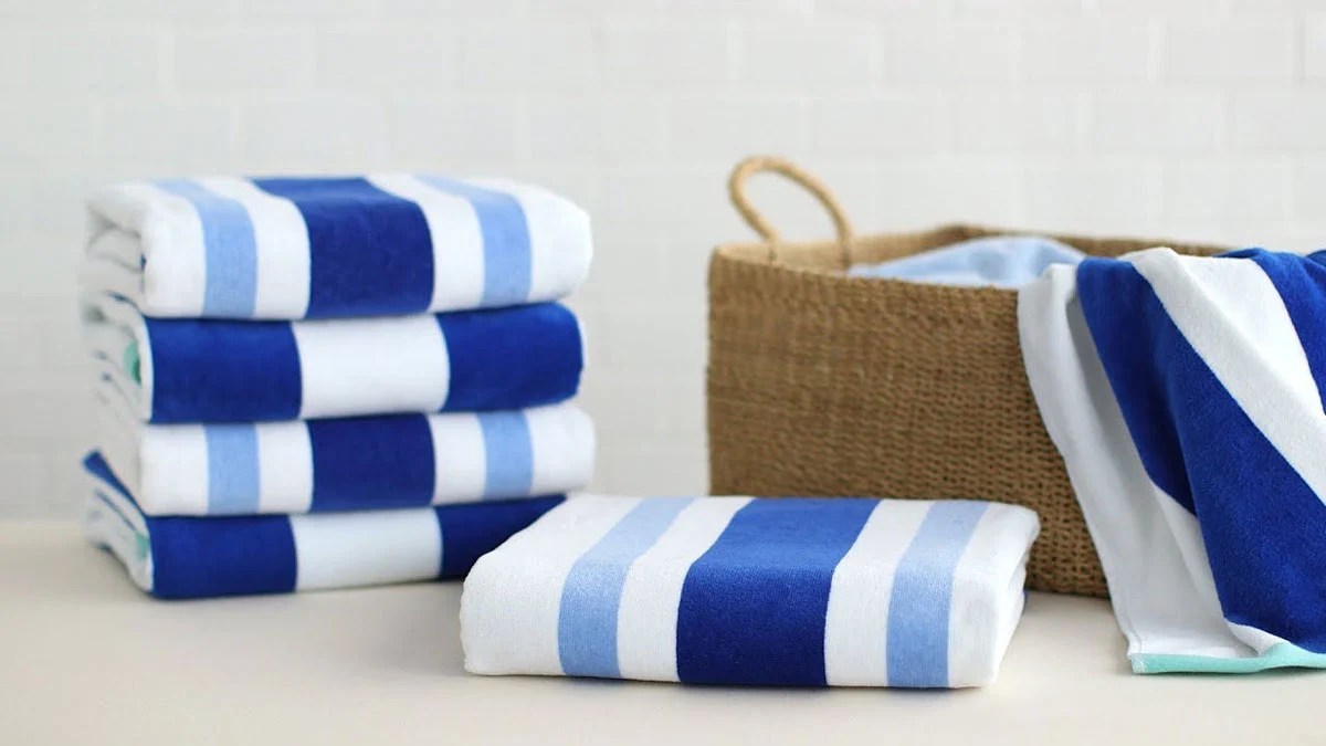 The ultimate guide to folding beach towels (with examples) [2024]