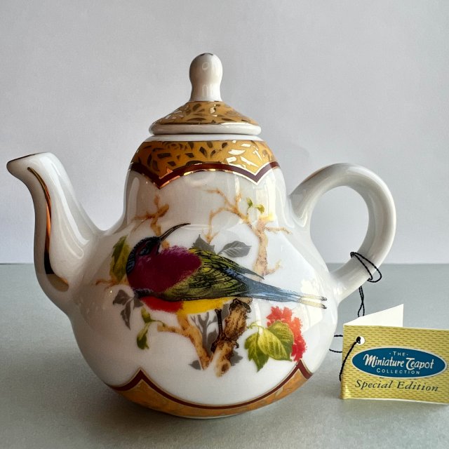 Collectable Porcelain Art ڿڰۣ Miniature Teapot Special Edition ڿڰۣ