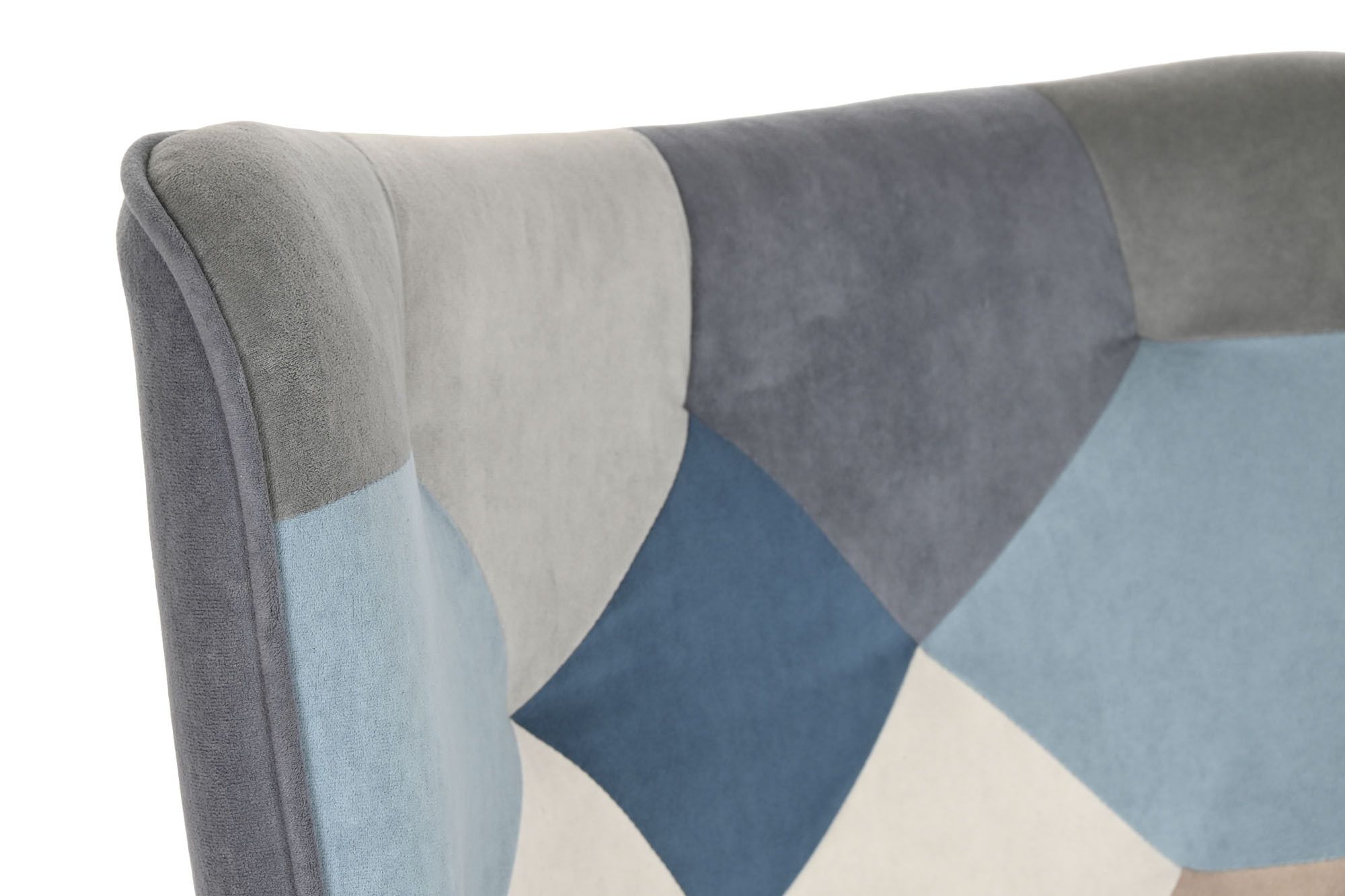 Sillón con puff patchwork en terciopelo suave en tonos azules