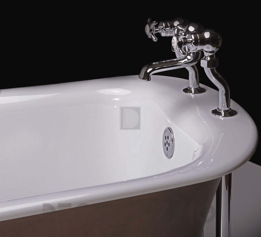 Ванна из литьевого мрамора Traditional Bathrooms