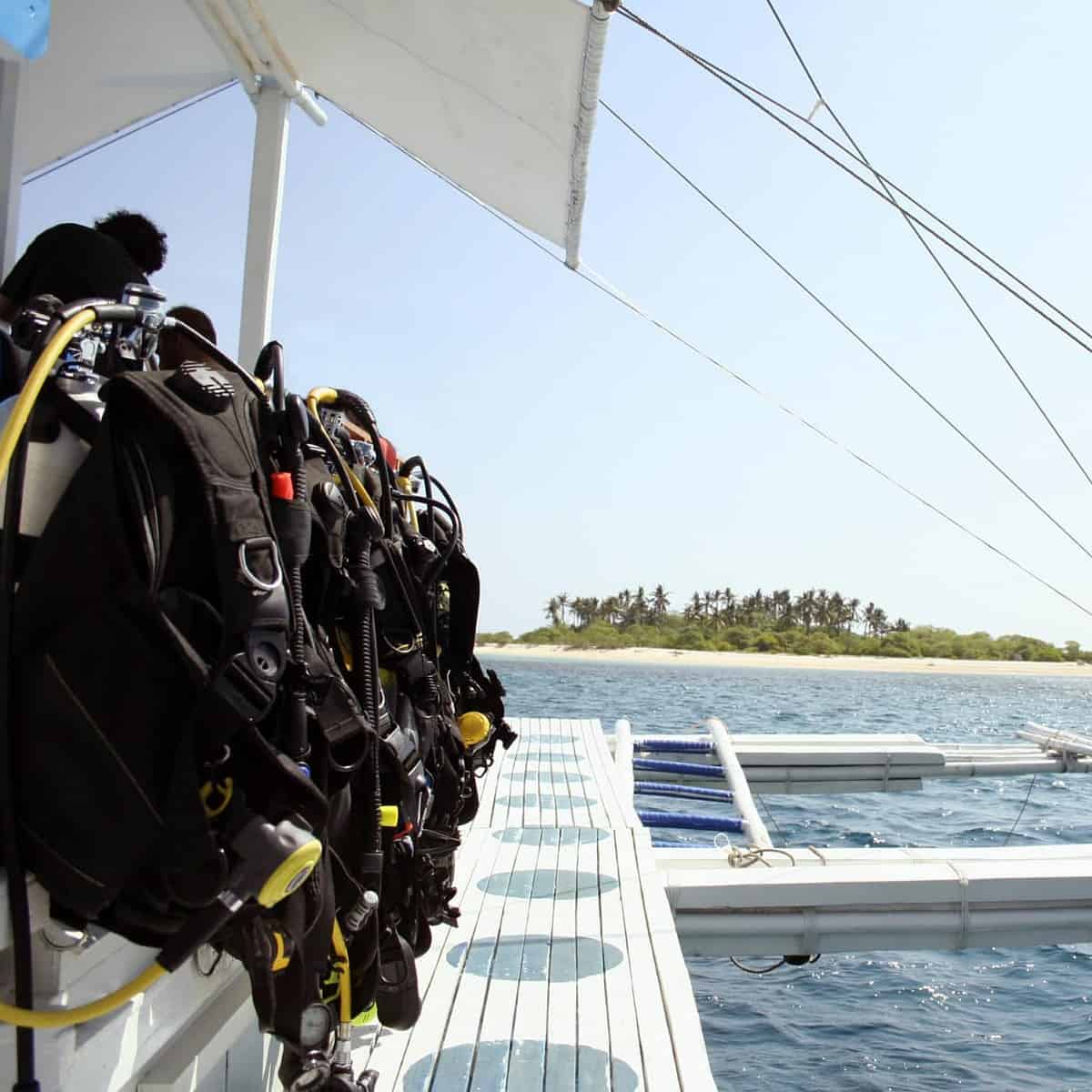 What Is Liveaboard Diving?