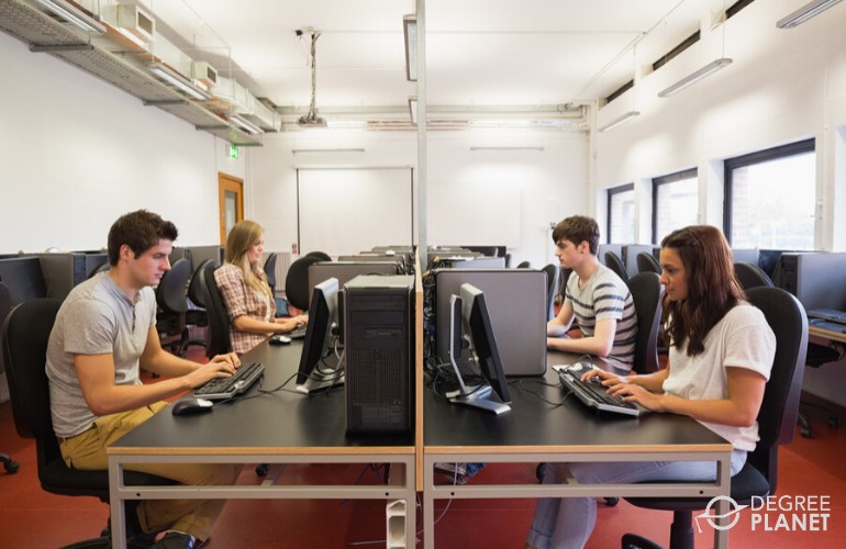 20 Best Online Computer Engineering Degrees [2021 Guide]