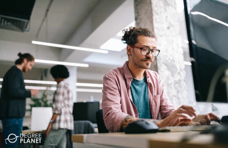 Is a Masters in Computer Science Worth It? [2021 Guide]