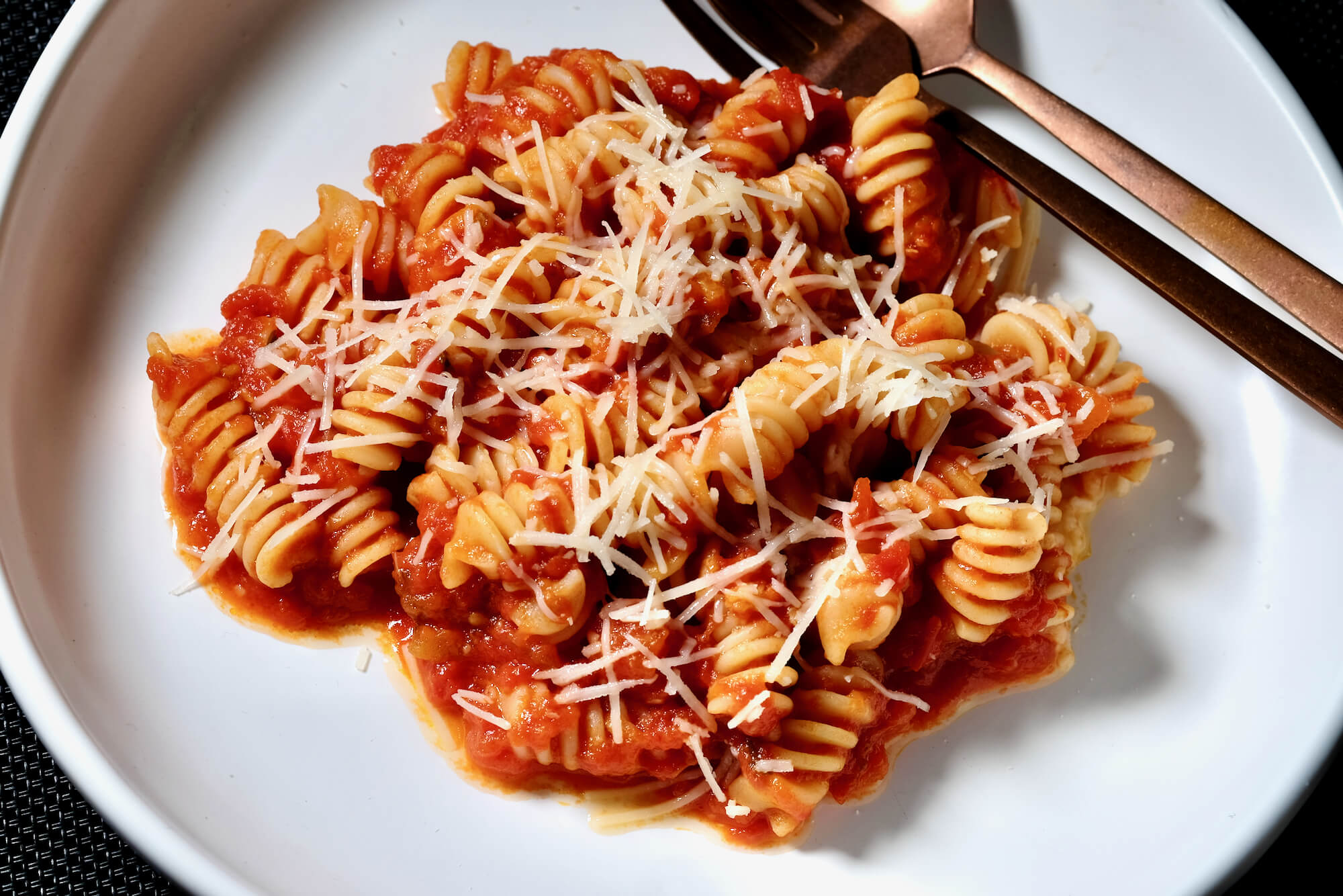 Fusilli in tomato sauce delectabilia