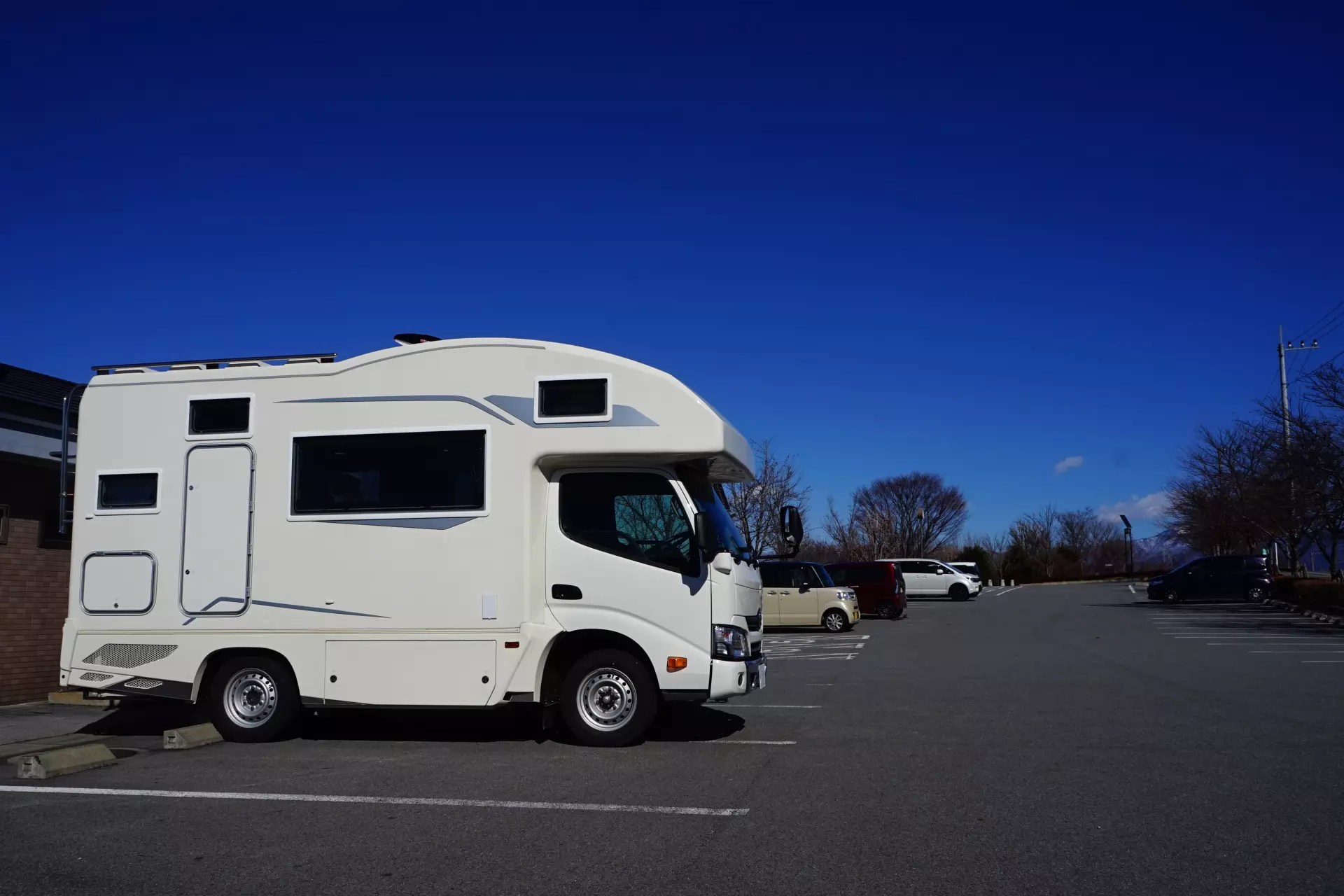 キャンピングカーの駐車場＆保管場所の探し方 キャンピングカーの新車・中古車販売｜デルタリンク
