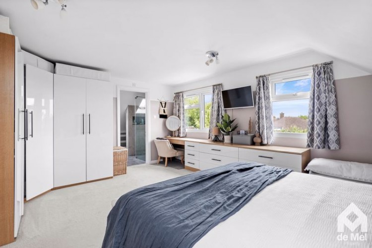 Two Hedges Road, Cleeve, 4 bedroom