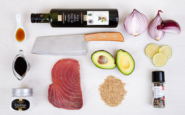 Cómo hacer Tartar de atún rojo y aguacate Demos la vuelta al día