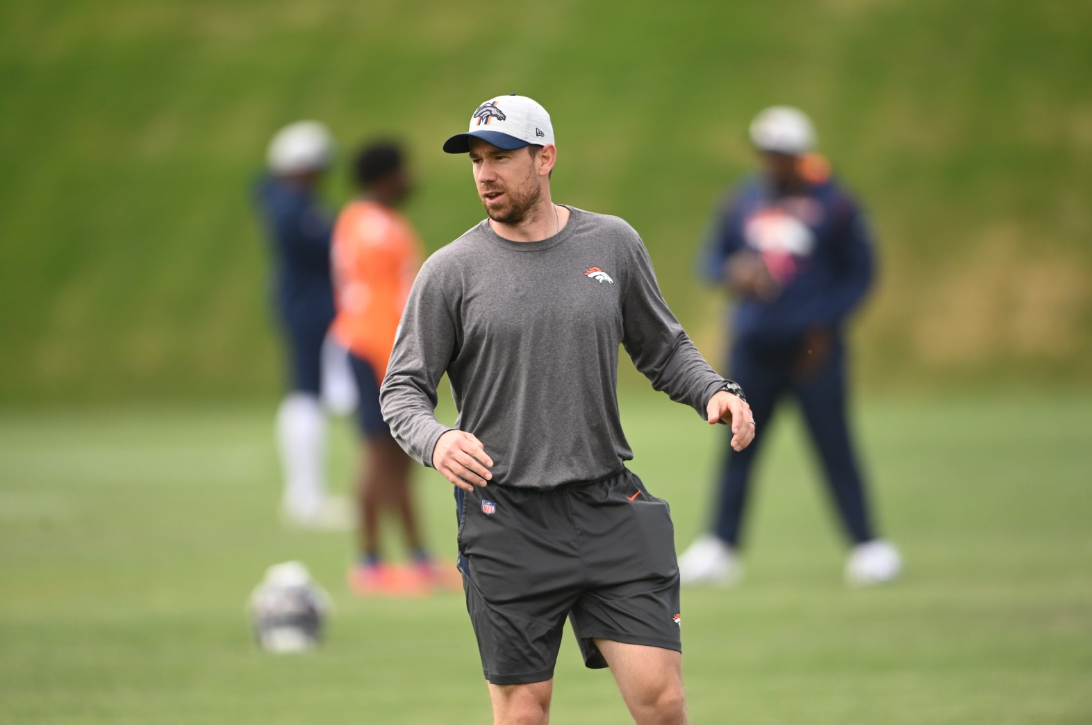 Broncos QB coach Klint Kubiak settling into role as play caller