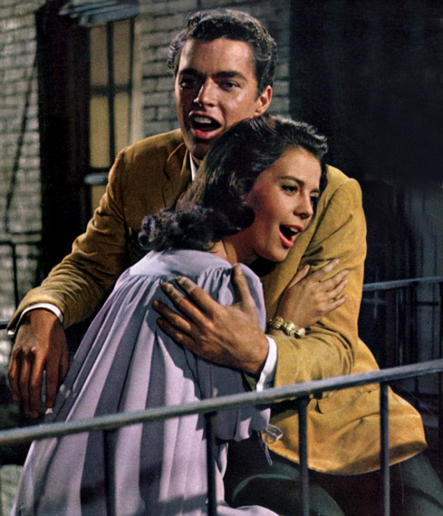 West Side Story ***** (1961, Natalie Wood, Richard Beymer, Chakiris, Rita Moreno