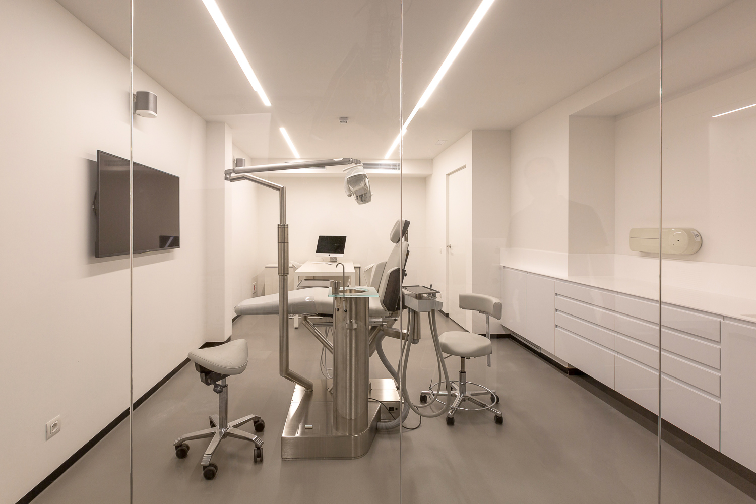 Ejecutamos el acondicionamiento integral de la Clínica Dental Esthetic