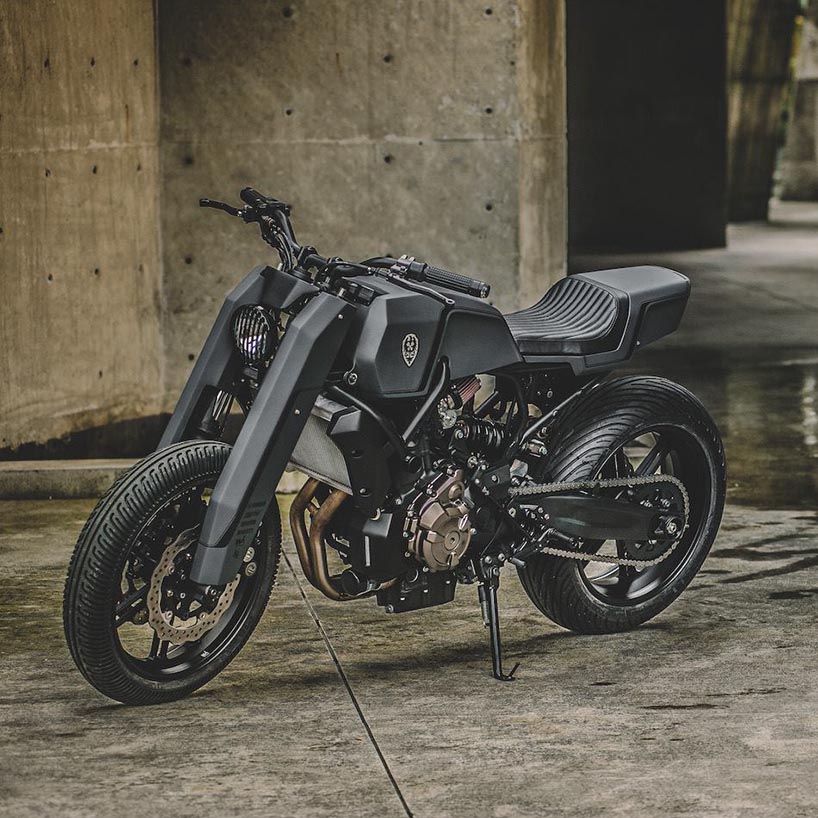 rough crafts onyx blade motorcycle is striking and stealthy