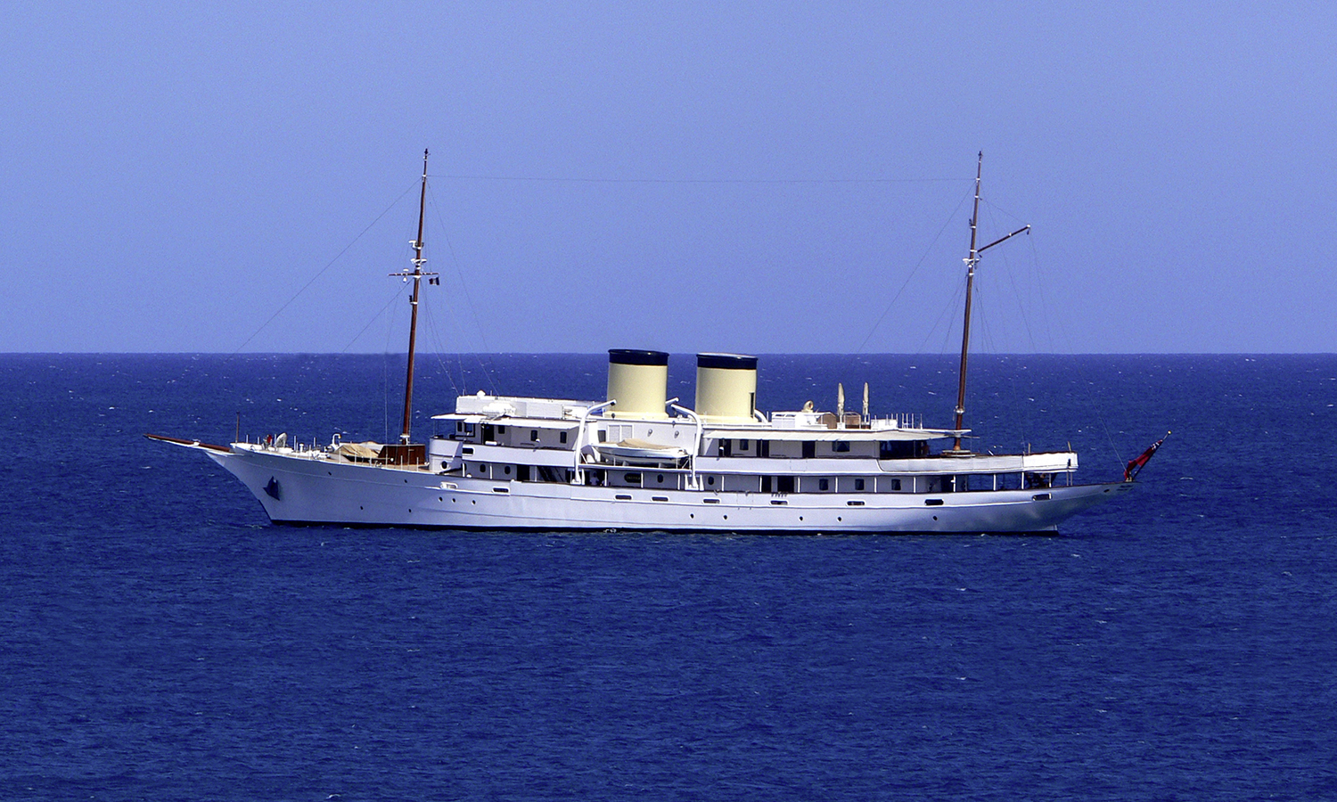 E LA NAVE VA... Designers Digest