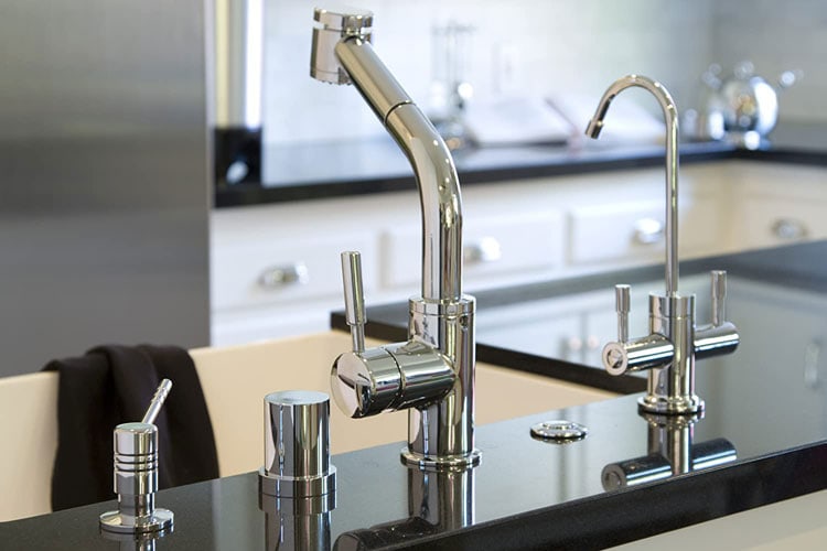 35 Best Faucet Brands For Your Bathroom & Kitchen (2022 List)