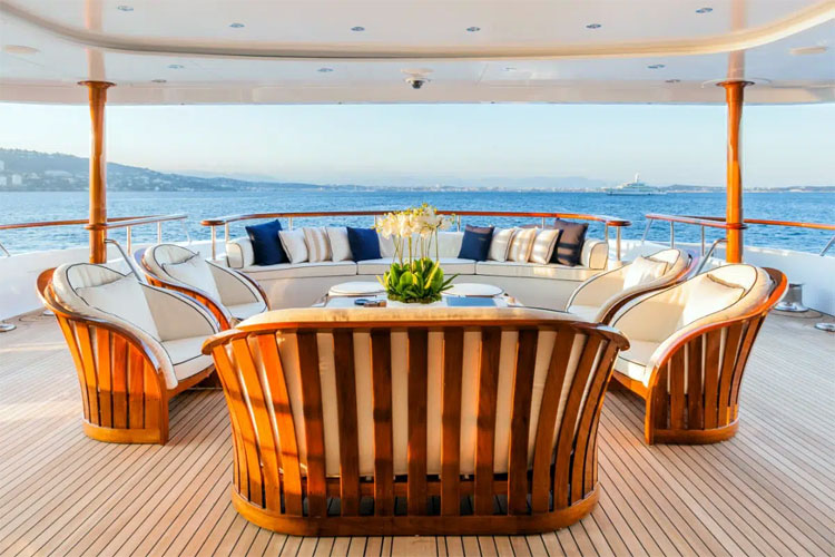 50 Best Luxury Outdoor Furniture Brands (2023 List)