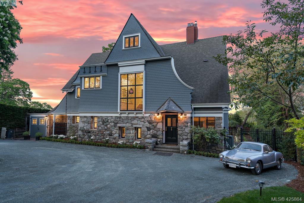 Design Marque 1745 Rockland Ave, Victoria Design Marque