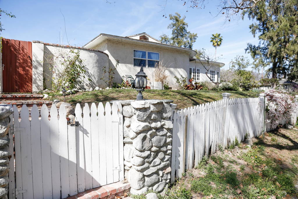 11 Celebrity Homes You Can Stay at Through AirBnB Destination Tips