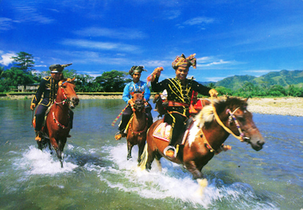 The Fascinating Waterworld of the SamaBajau Sea Gypsies Page 14 of