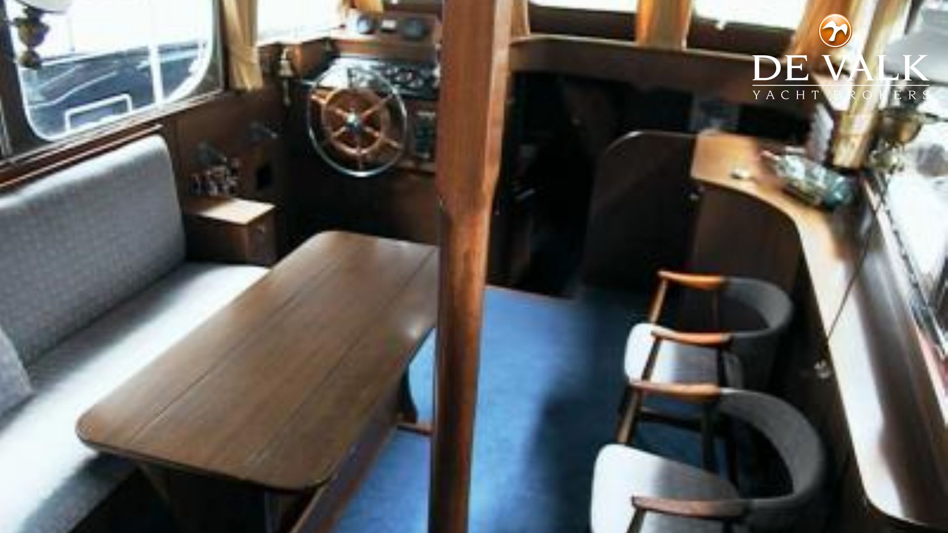 SUPER VAN CRAFT motor yacht for sale De Valk Yacht broker