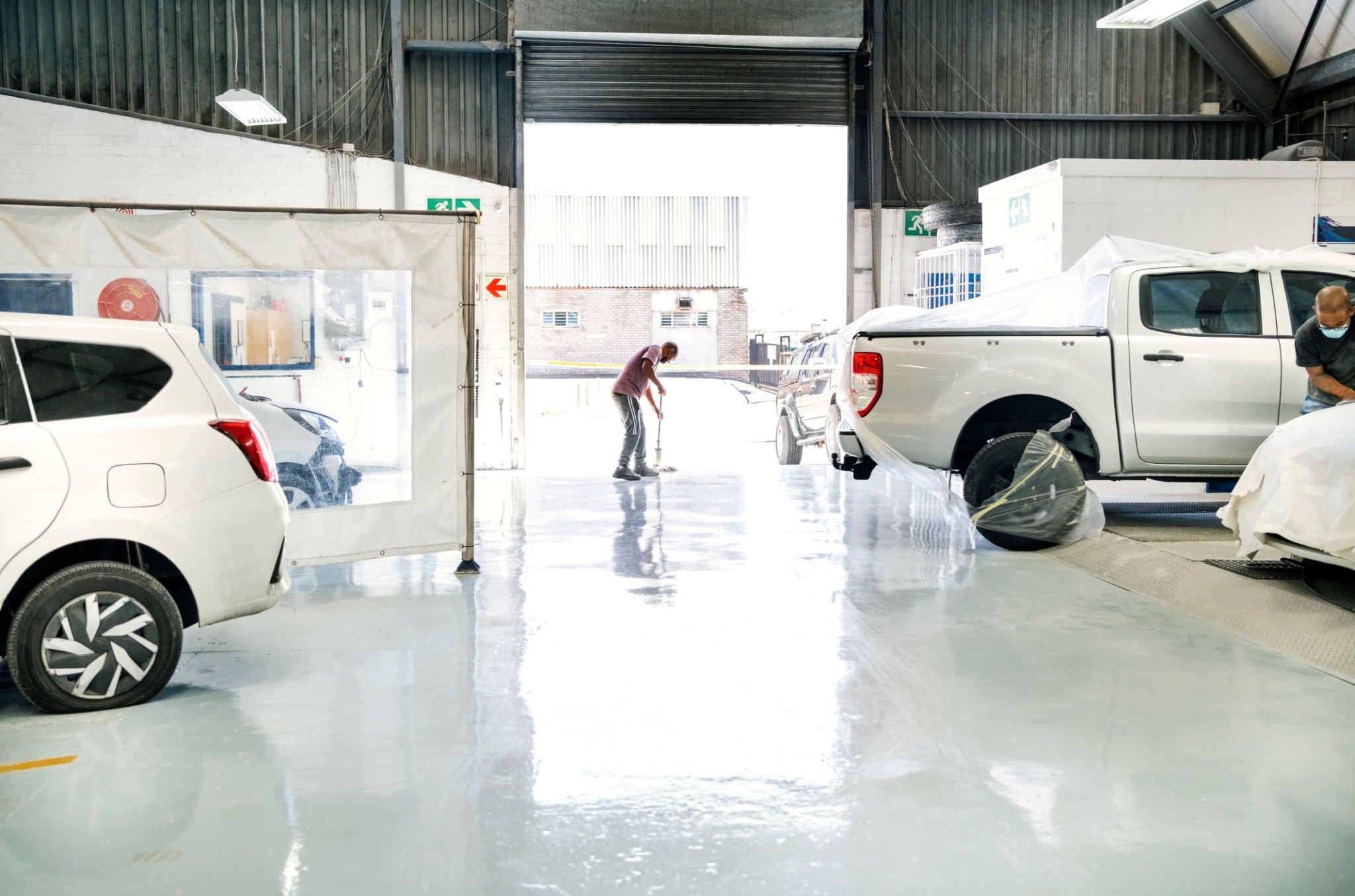 5 Easy Steps to Clean Your Garage