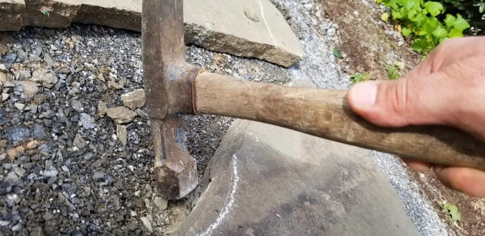 how to cut flagstone using a hammer Devine Escapes