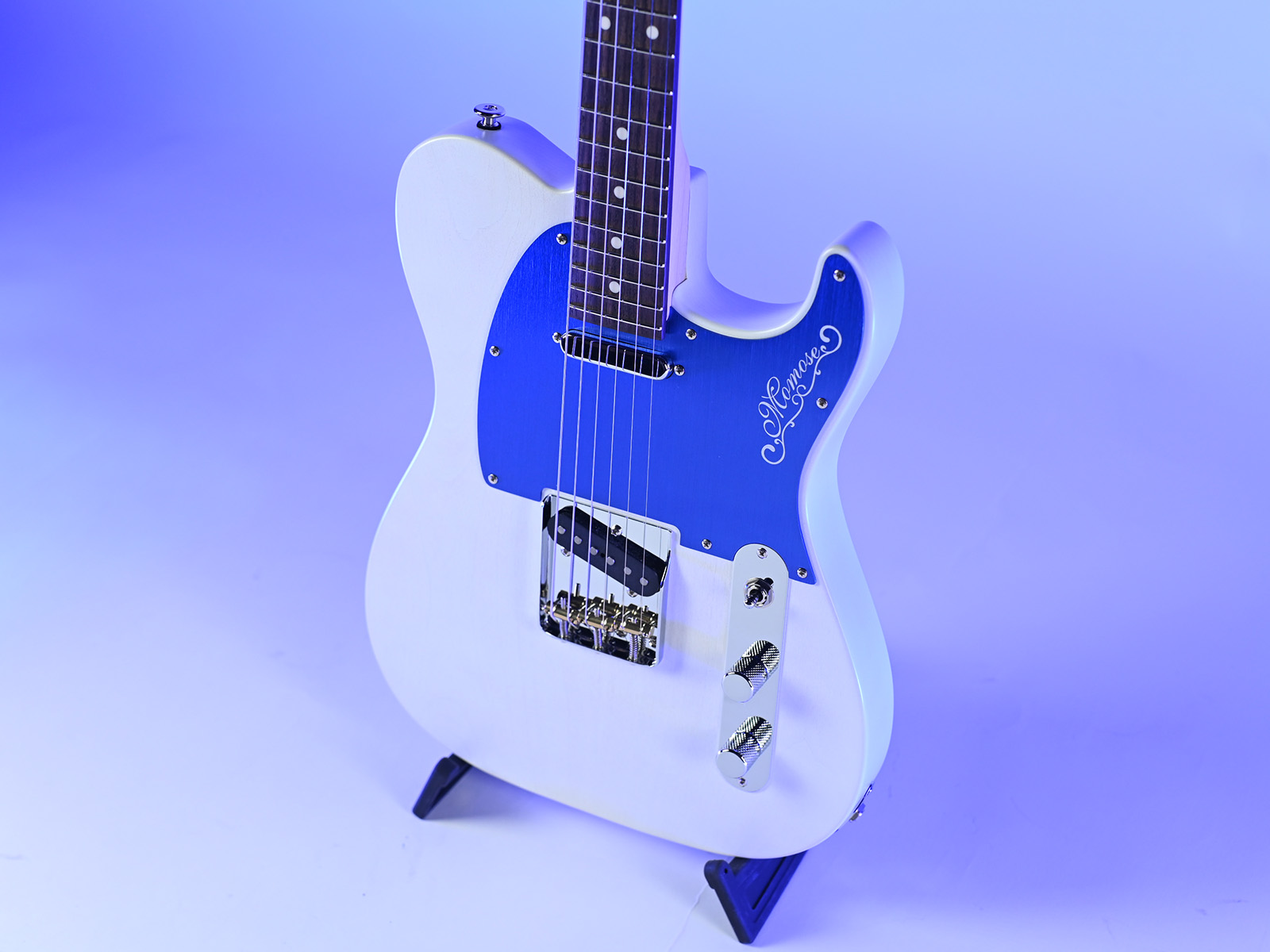 ラ*ジ様 DEVISER momose Custom Craft Guitar A special edition model featuring anodized parts and an oil finish