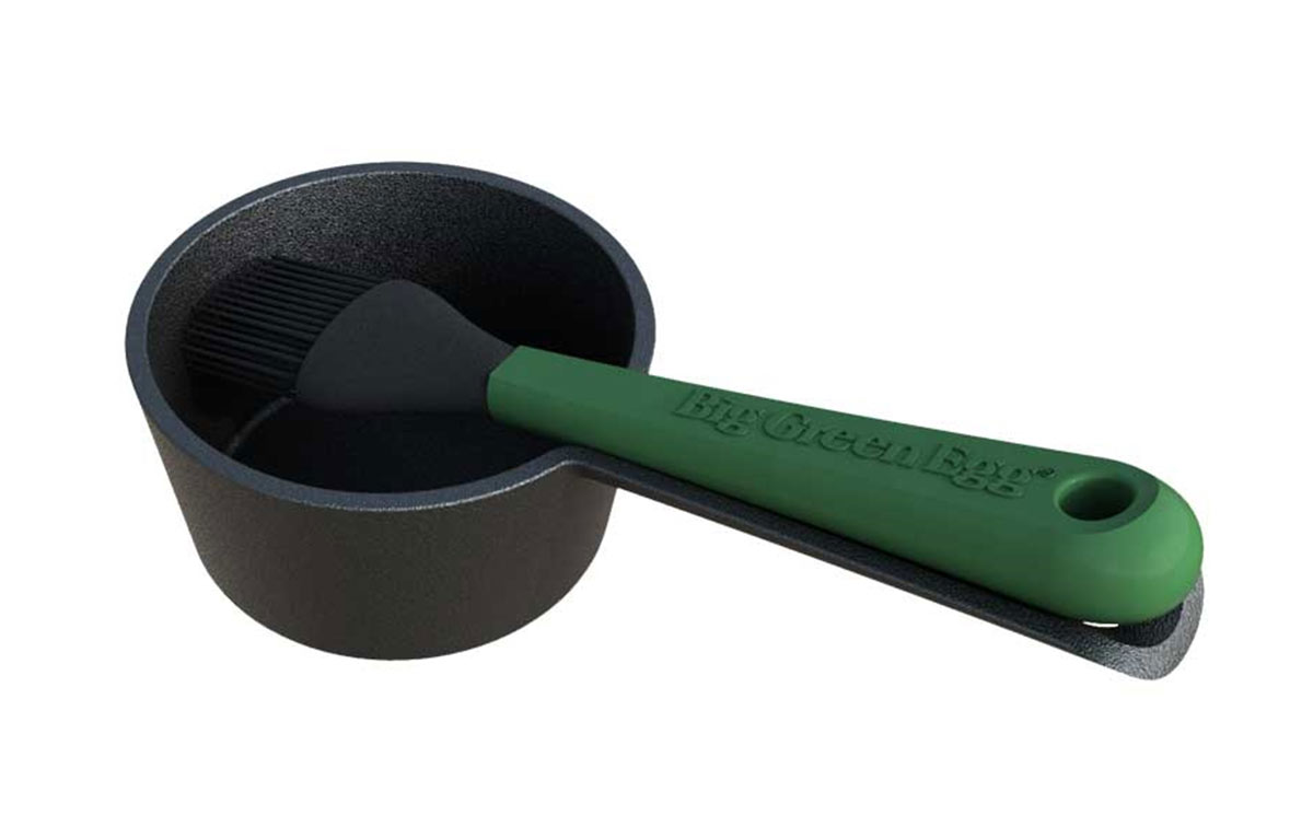 Big Green Egg cast iron sauce pot with basting brush De Vries XL