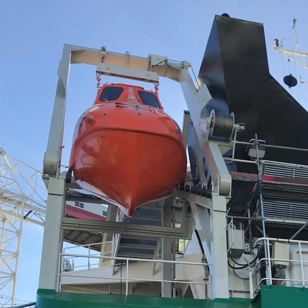 Free fall lifeboat davit De Wolf Maritime Safety