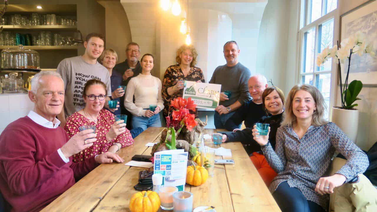 't Groene Pandje schenkt water voor het hospice Het Tij De Zaanse