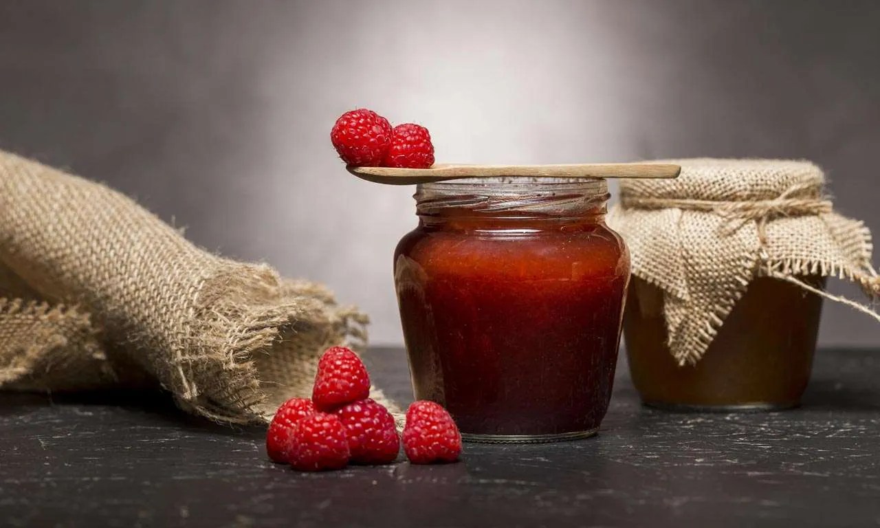 Discover the difference between marmalade, jam and compote