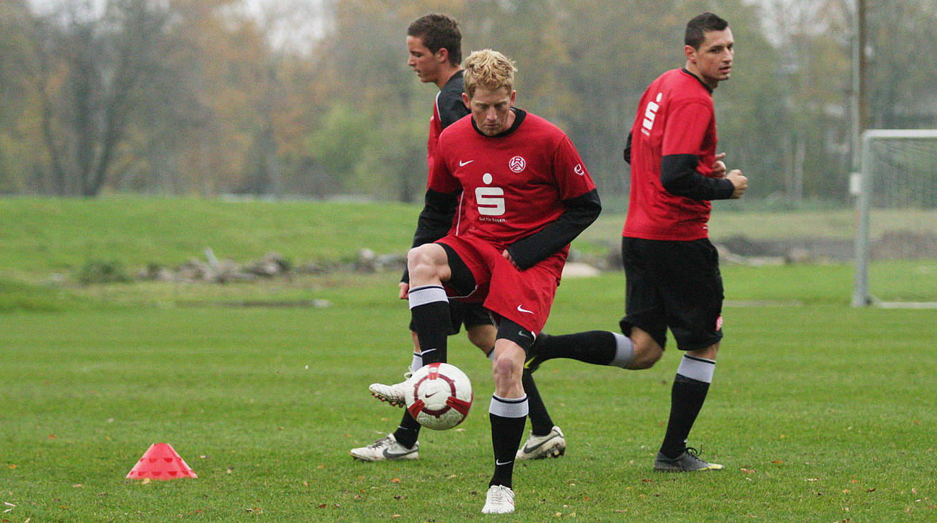 Im Technikparcours die Ausdauer trainieren DFB Deutscher Fußball