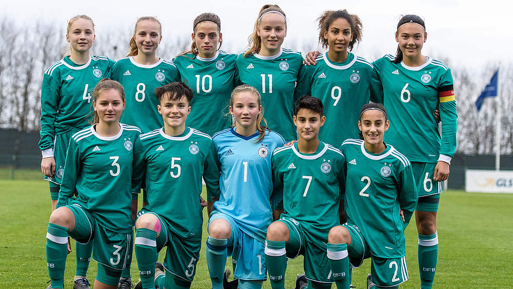Team und Trainerin U 15Juniorinnen FrauenNationalmannschaften