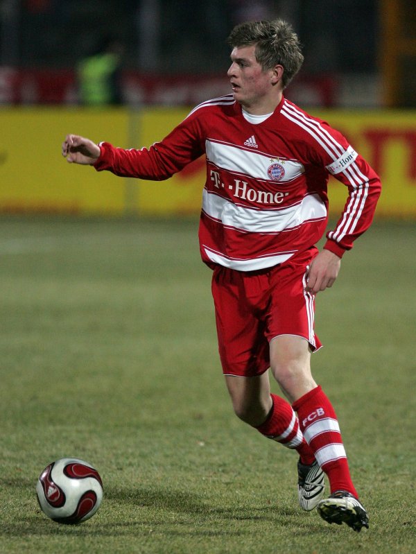 BayernTalent Toni Kroos erhält Profivertrag bis 2012 DFB