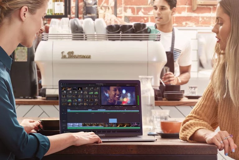 مقایسه نرم افزار Blender و Davinci Resolve مازستا