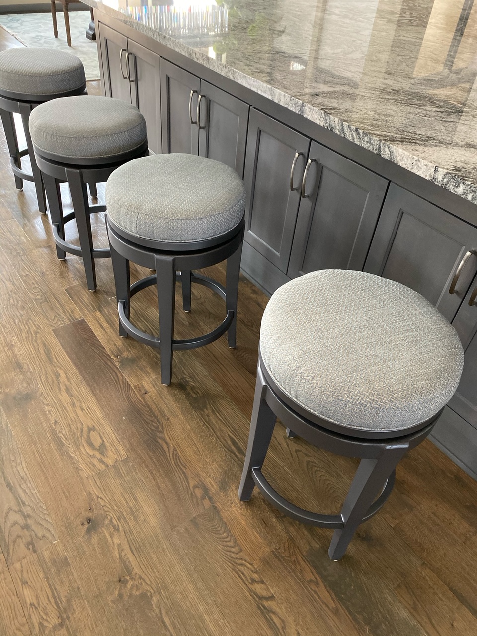 COUNTER & BARSTOOLS D’Hierro