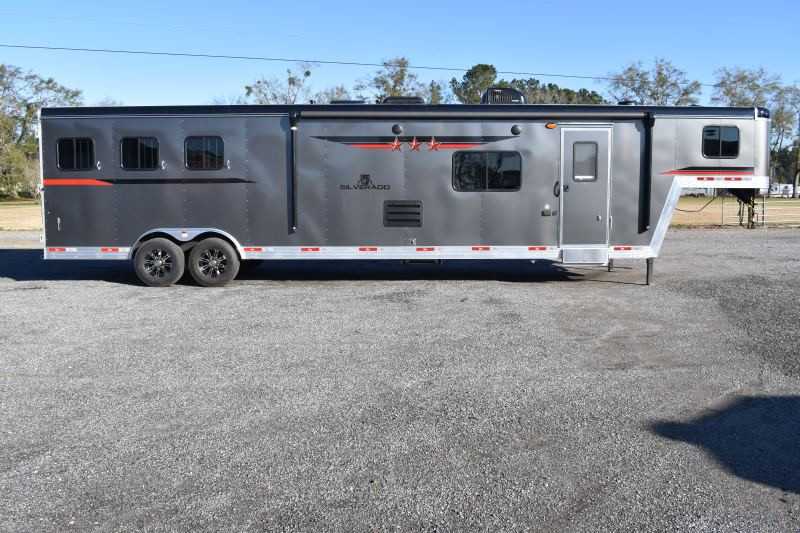 2022 Bison 3 Horse Trailer with Living Quarters Dixie Horse & Mule Co